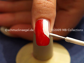Nagellack in der Farbe weiß