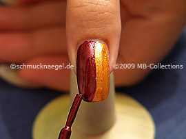 Nagellack in der Farbe kupfer