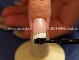 Nagellack in der Farbe schwarz