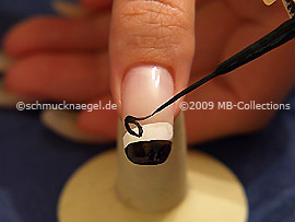 Nailart Liner in der Farbe schwarz