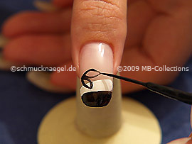 Nailart Liner in der Farbe schwarz