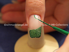 Nailart Liner in der Farbe grün