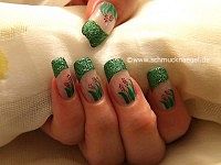 Fingernagel Motiv in grün-glitter
