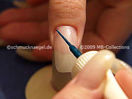 Nailart Liner in der Farbe dunkelgrün