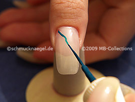 Nailart Liner in der Farbe dunkelgrün