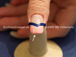 Bei künstlichen Fingernägeln die vordere Nagelkante mitlackieren