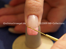 Nailart Liner in der Farbe gold-glitter
