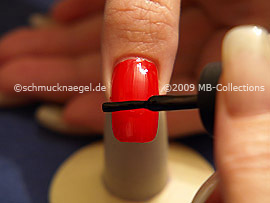 Nagellack in der Farbe schwarz