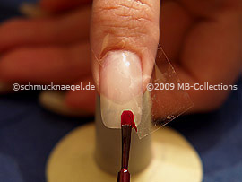 Nagellack in der Farbe aubergine