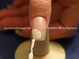 Nagellack in der Farbe weiß