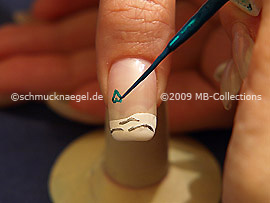 Nailart Liner in der Farbe dunkelgrün