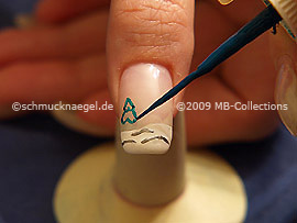 Nailart Liner in der Farbe dunkelgrün