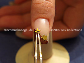Pinzette und zwei Sterne in der Farbe gold