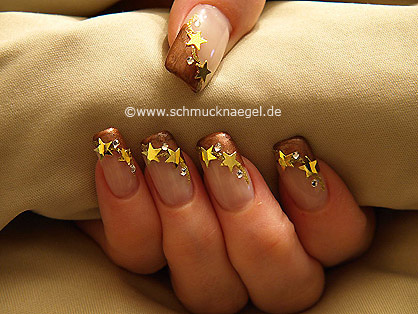 Sterne und Strasssteine für die Fingernägel