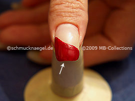 Bei künstlichen Fingernägeln die vordere Nagelkante mitlackieren