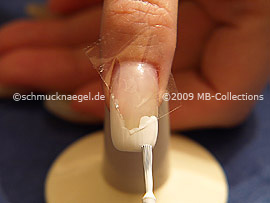 Nagellack in der Farbe weiß