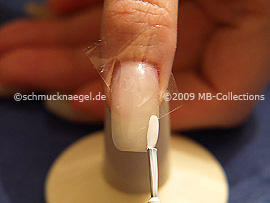 Nagellack in der Farbe weiß