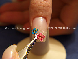 Pinzette und getrocknete Blume