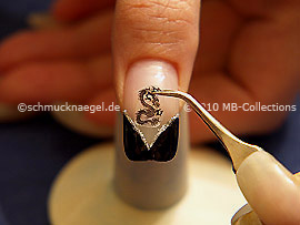 Drachen Nail-Tattoo und Pinzette