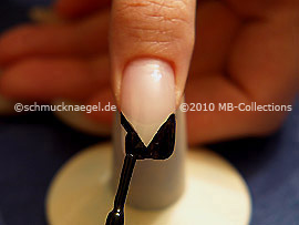 Nagellack in der Farbe schwarz