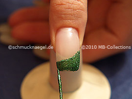 Nailart Liner in der Farbe grün-glitter