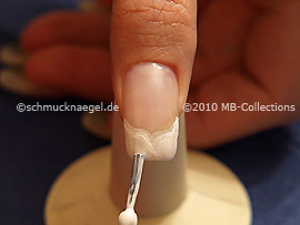 Nagellack in der Farbe weiß