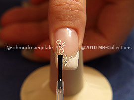 Der Klarlack schützt das Design