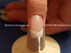Nagellack in der Farbe weiß