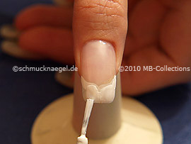 Nagellack in der Farbe weiß