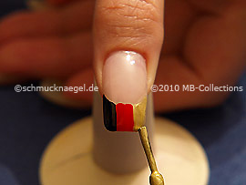 Nagellack in der Farbe gold