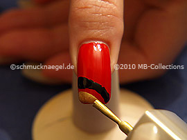 Nagellack in der Farbe gold