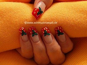 Erdbeeren als Fingernagel Motiv mit Nagellack