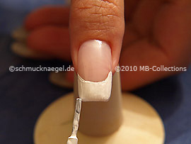 Nagellack in der Farbe weiß