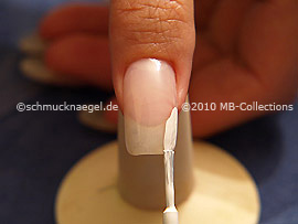 Nagellack in der Farbe weiß