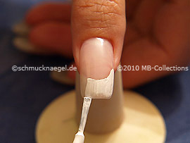 Nagellack in der Farbe weiß