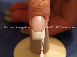 Nagellack in der Farbe weiß