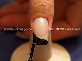 Nagellack in der Farbe schwarz