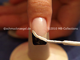 Nagellack in der Farbe weiß