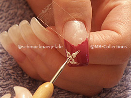 Spot-Swirl, Strassstein in kristall und Nailart Pen in weiß