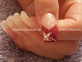 Spot-Swirl, Strassstein in kristall und Nailart Pen in weiß