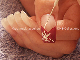 Nailart Liner in der Farbe weiß