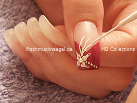 Nailart Liner in der Farbe weiß