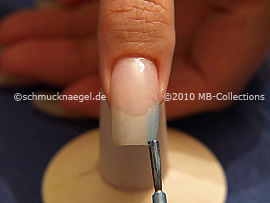 Nagellack in der Farbe türkis