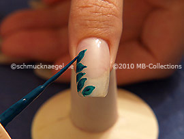 Nailart Liner in der Farbe dunkelgrün