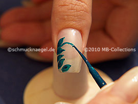 Nailart Liner in der Farbe dunkelgrün