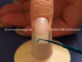 Nailart Liner in der Farbe dunkelgrün