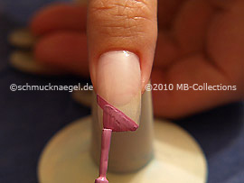Nagellack in der Farbe lila