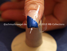 Bei künstlichen Fingernägeln die vordere Nagelkante mitlackieren