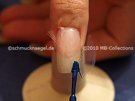 Nagellack in der Farbe dunkelblau