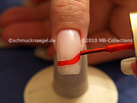 Nagellack in der Farbe dunkelorange